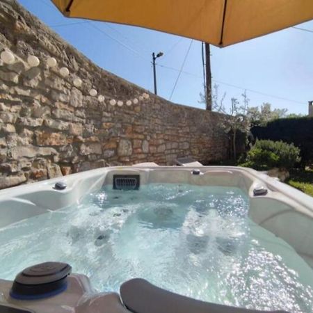 Apartment With Whirlpool And Bbq Near Porec Baderna Exteriör bild
